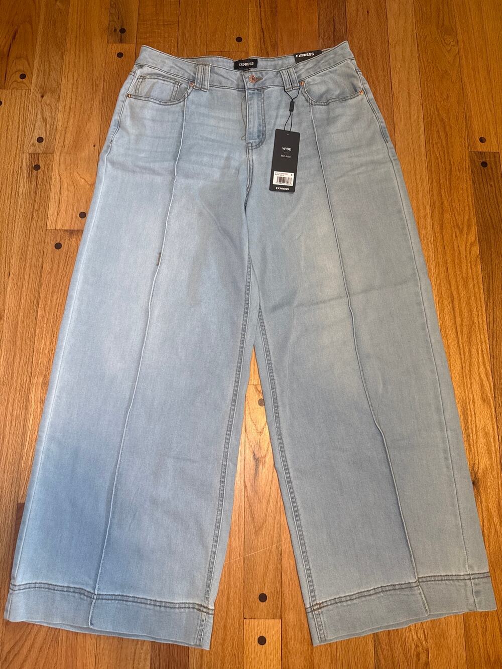 NEW Express Mid Rise Wide Leg Jeans Women’s 8 Light Wash Denim 10095DDM